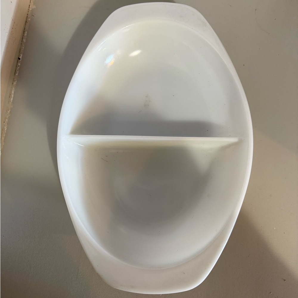Pyrex White Divided Dish - Picture 4 of 5